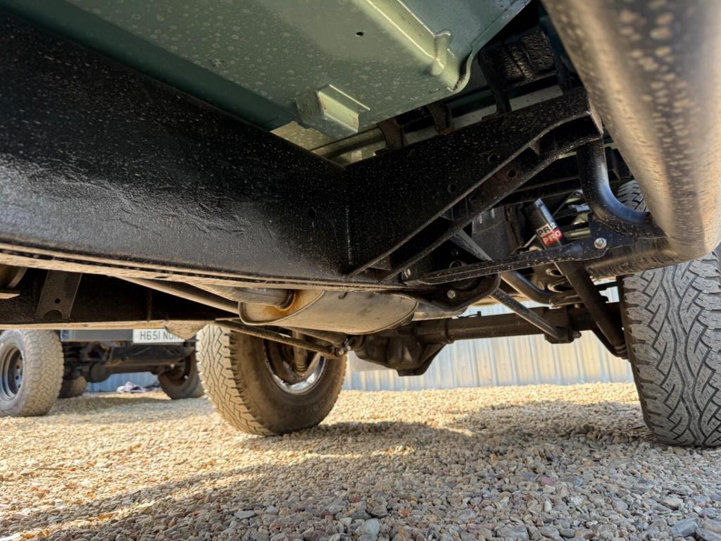 LAND ROVER DEFENDER 110