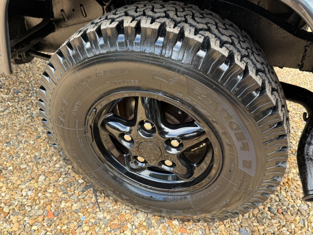 LAND ROVER DEFENDER 90