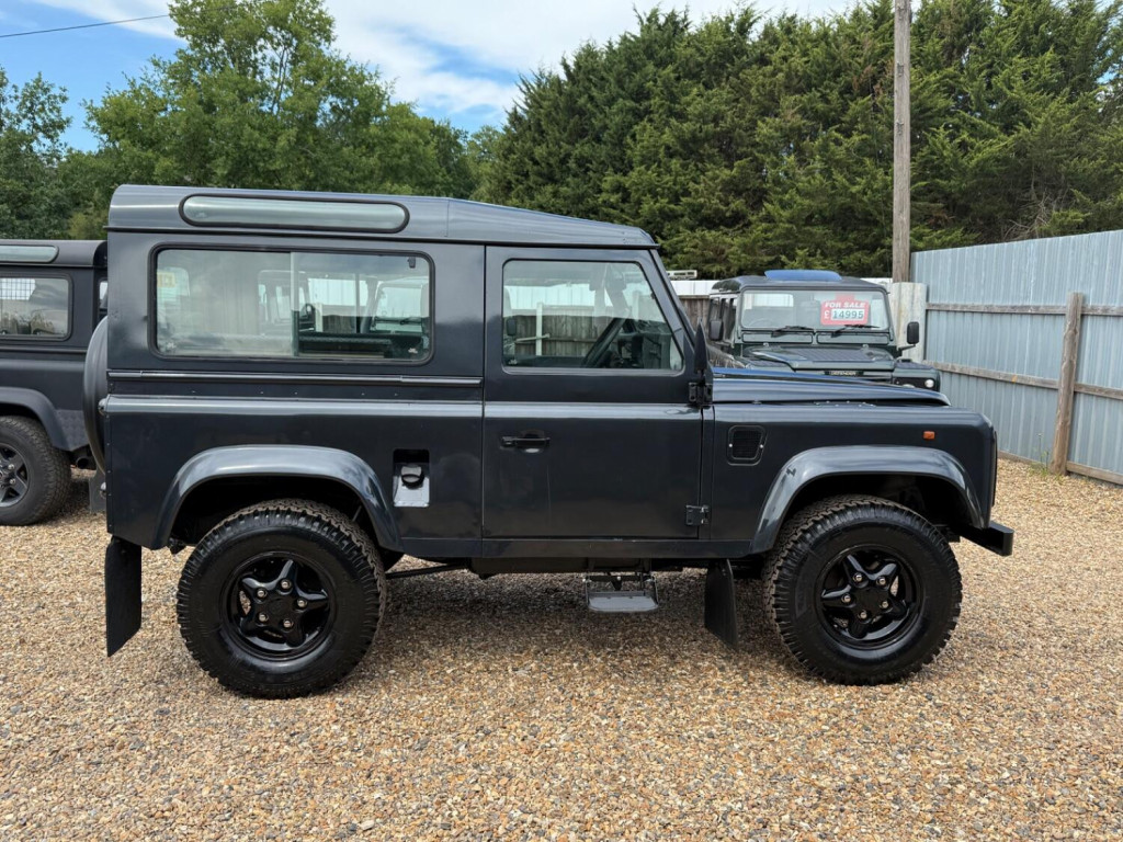LAND ROVER DEFENDER 90