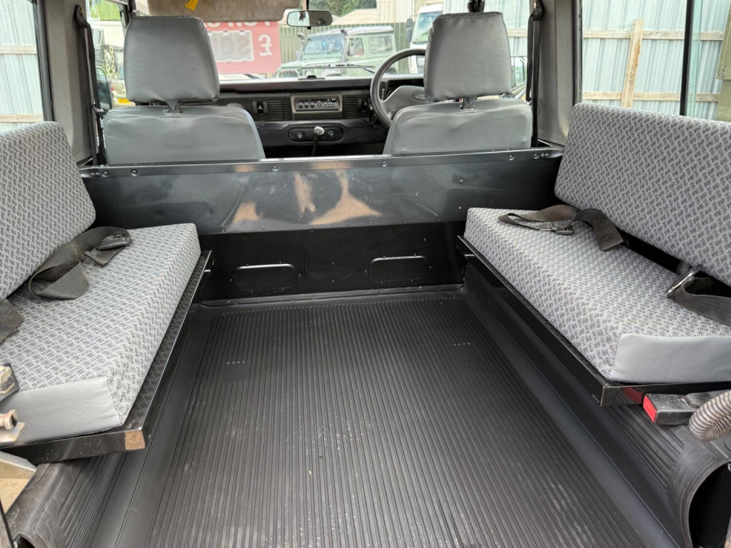 LAND ROVER DEFENDER 90