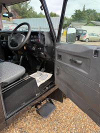 LAND ROVER DEFENDER 90