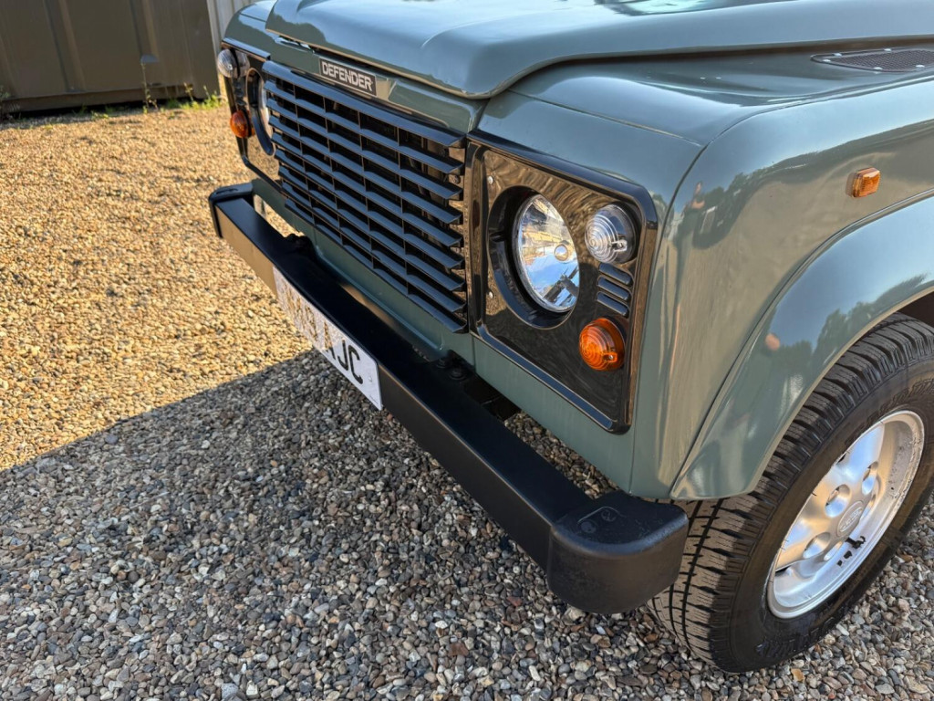 LAND ROVER DEFENDER 90