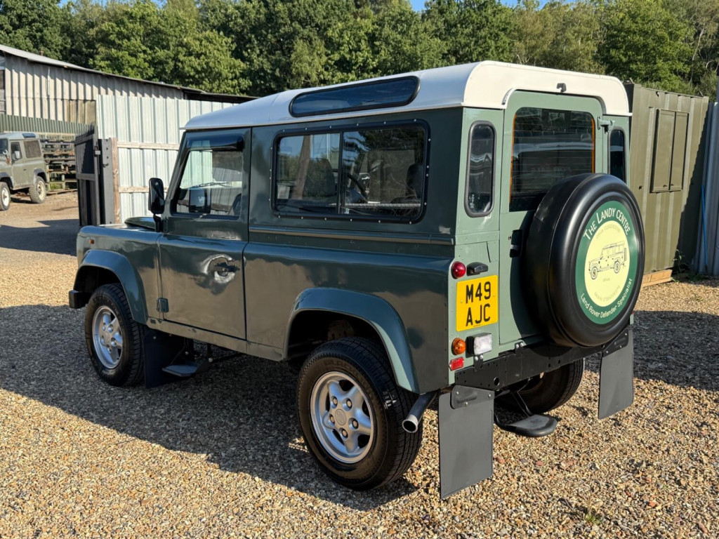 LAND ROVER DEFENDER 90