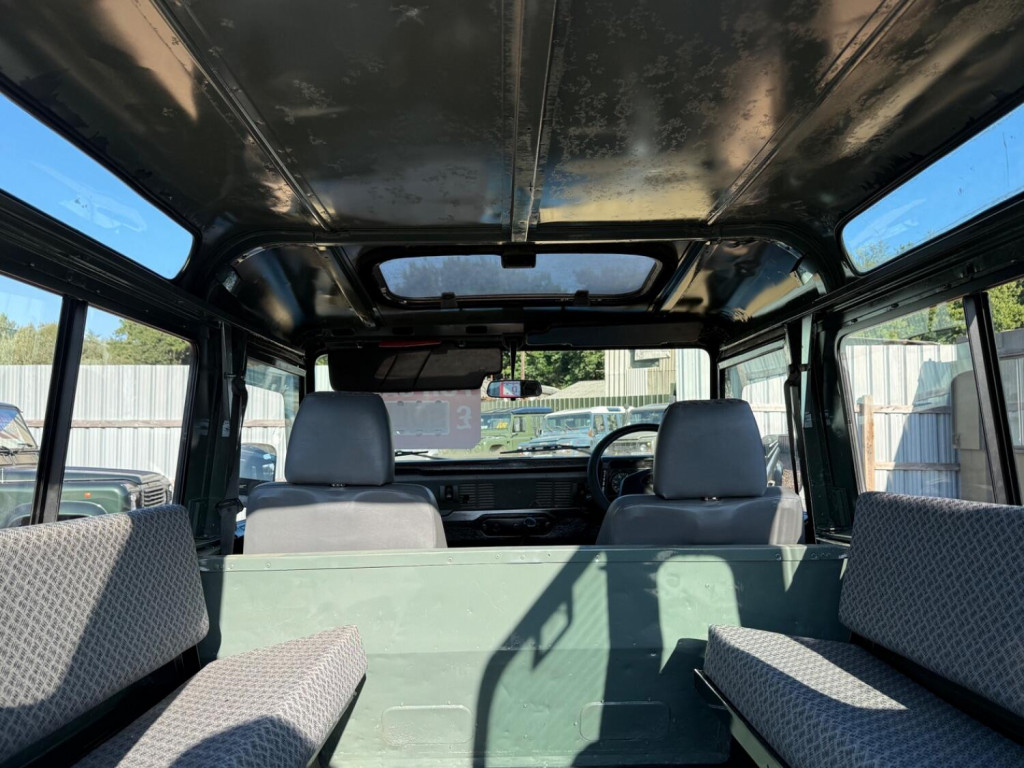 LAND ROVER DEFENDER 90