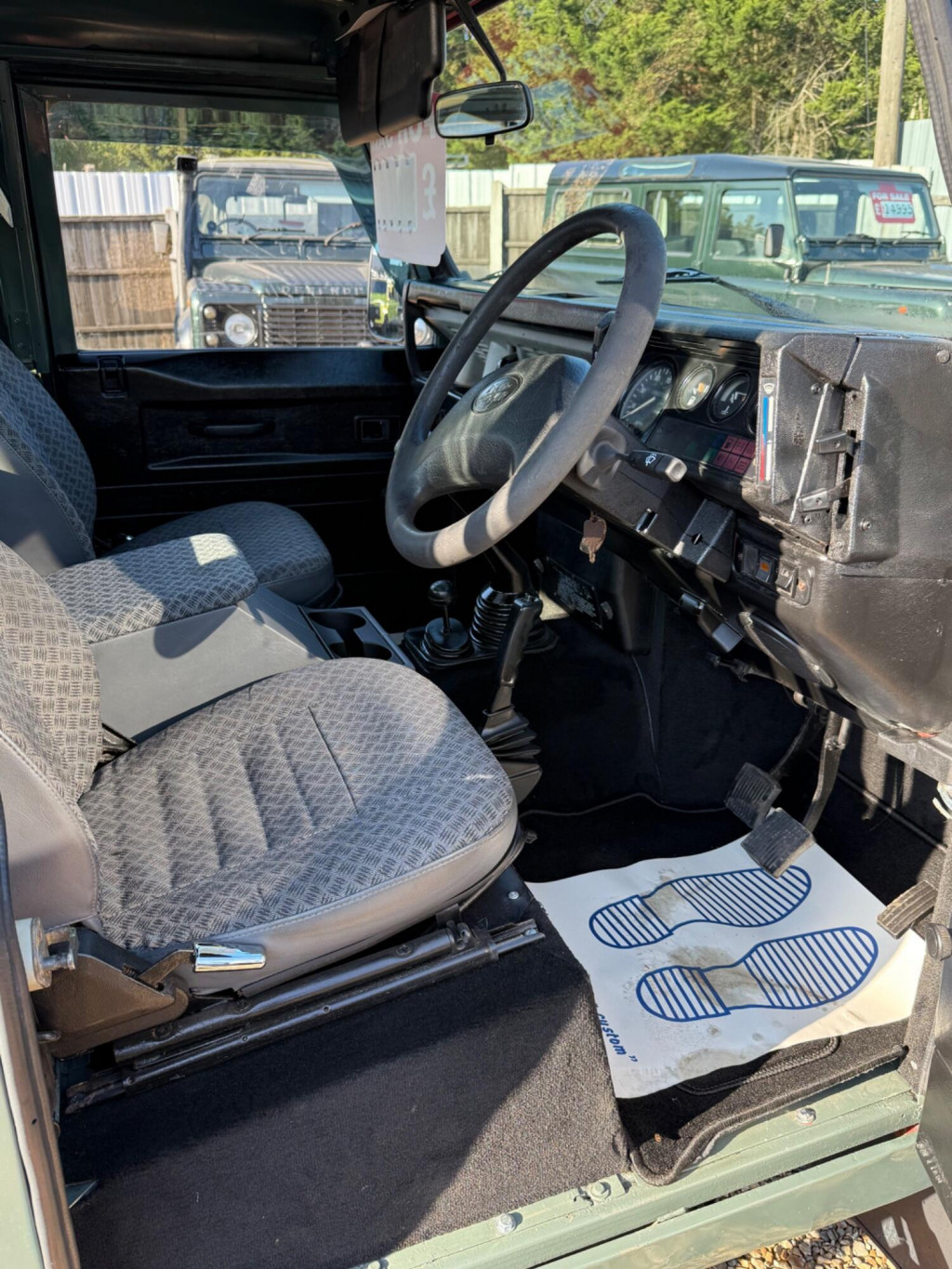 LAND ROVER DEFENDER 90