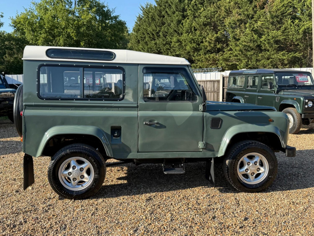 LAND ROVER DEFENDER 90