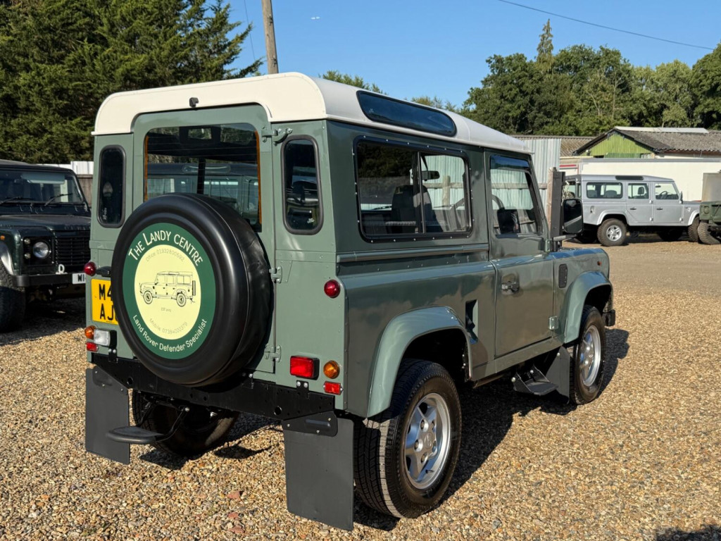 LAND ROVER DEFENDER 90
