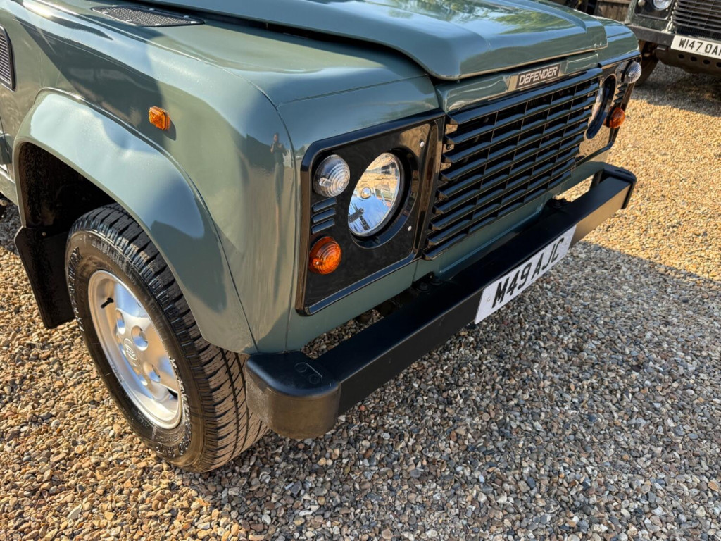 LAND ROVER DEFENDER 90