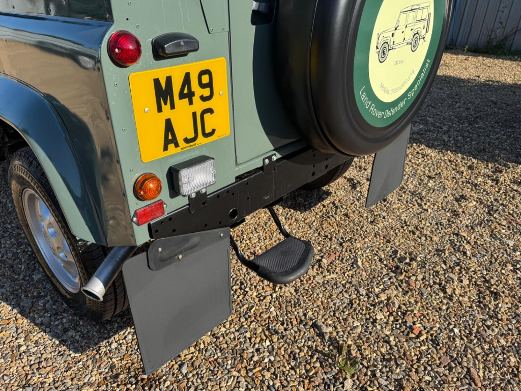 LAND ROVER DEFENDER 90
