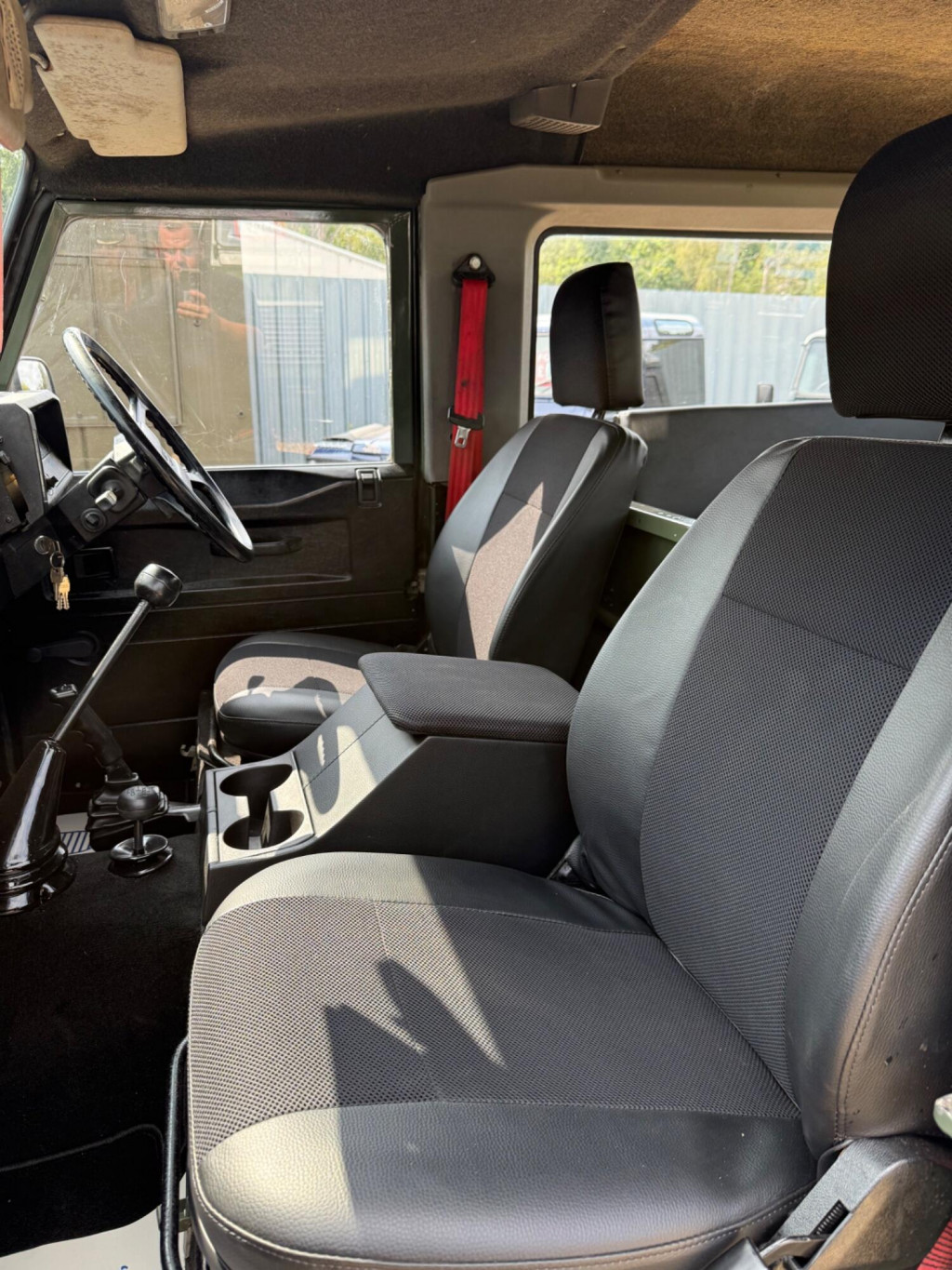 LAND ROVER DEFENDER 90