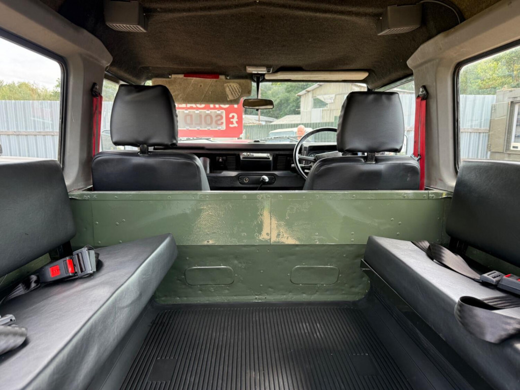 LAND ROVER DEFENDER 90