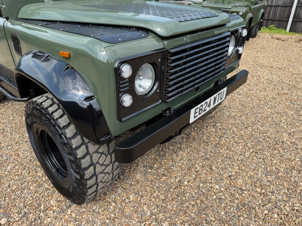 LAND ROVER DEFENDER 90
