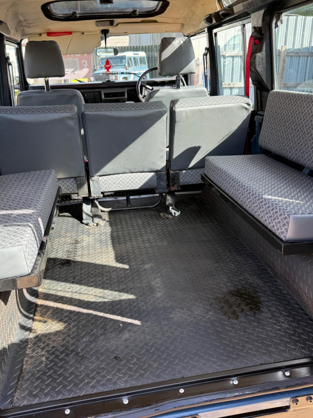 LAND ROVER DEFENDER 110