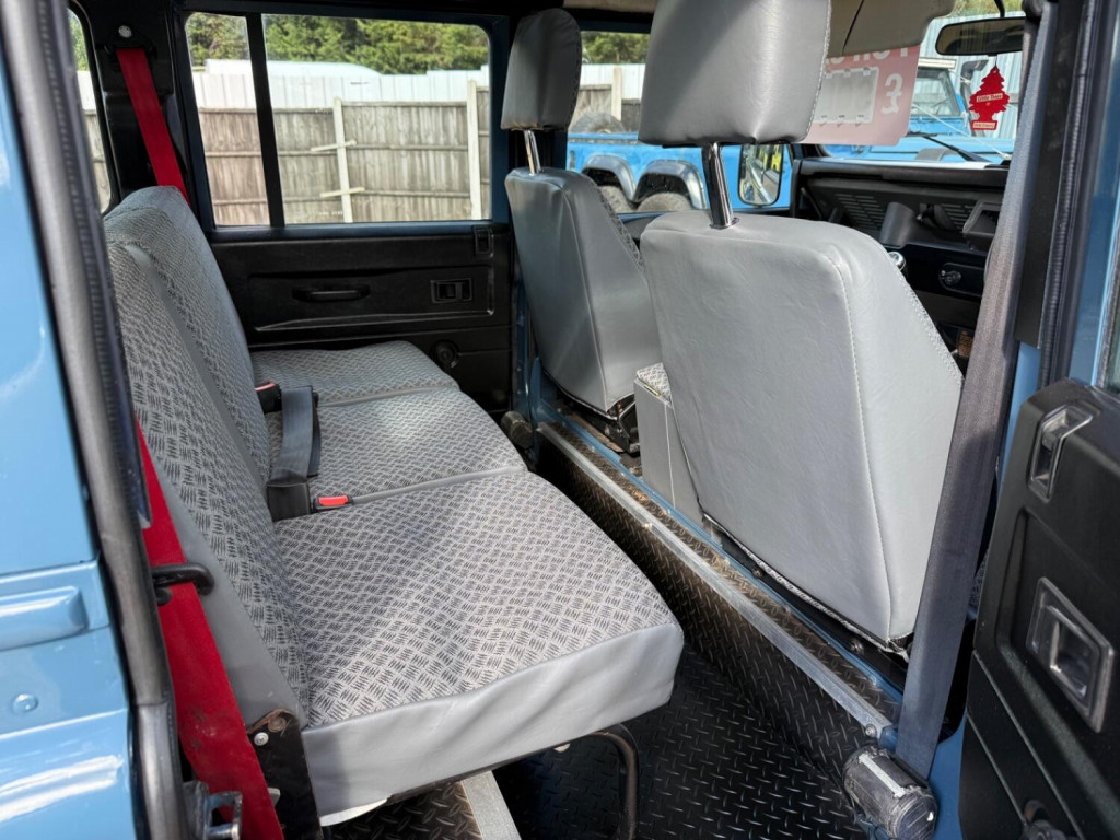 LAND ROVER DEFENDER 110