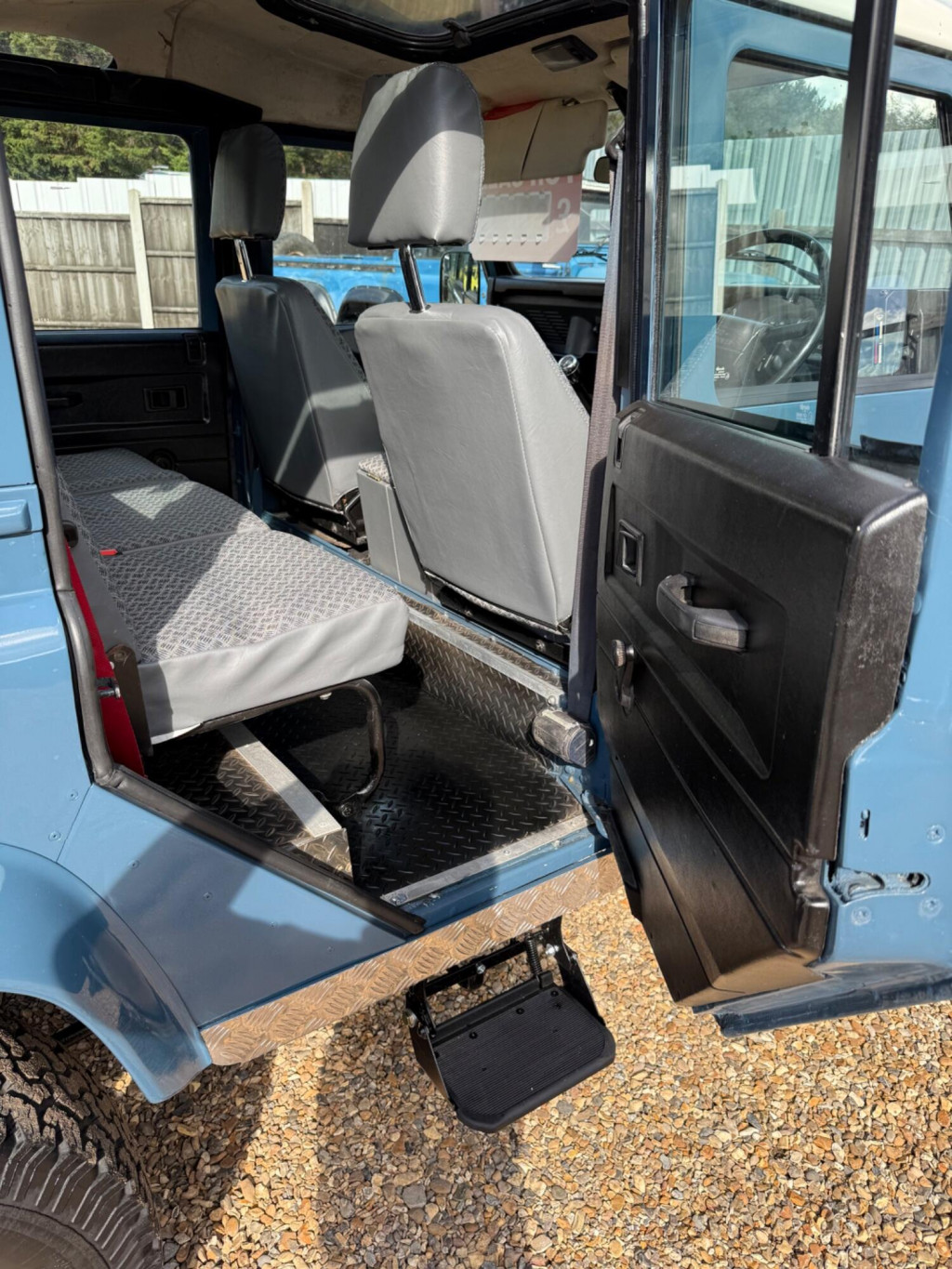 LAND ROVER DEFENDER 110
