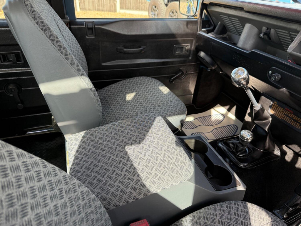 LAND ROVER DEFENDER 110