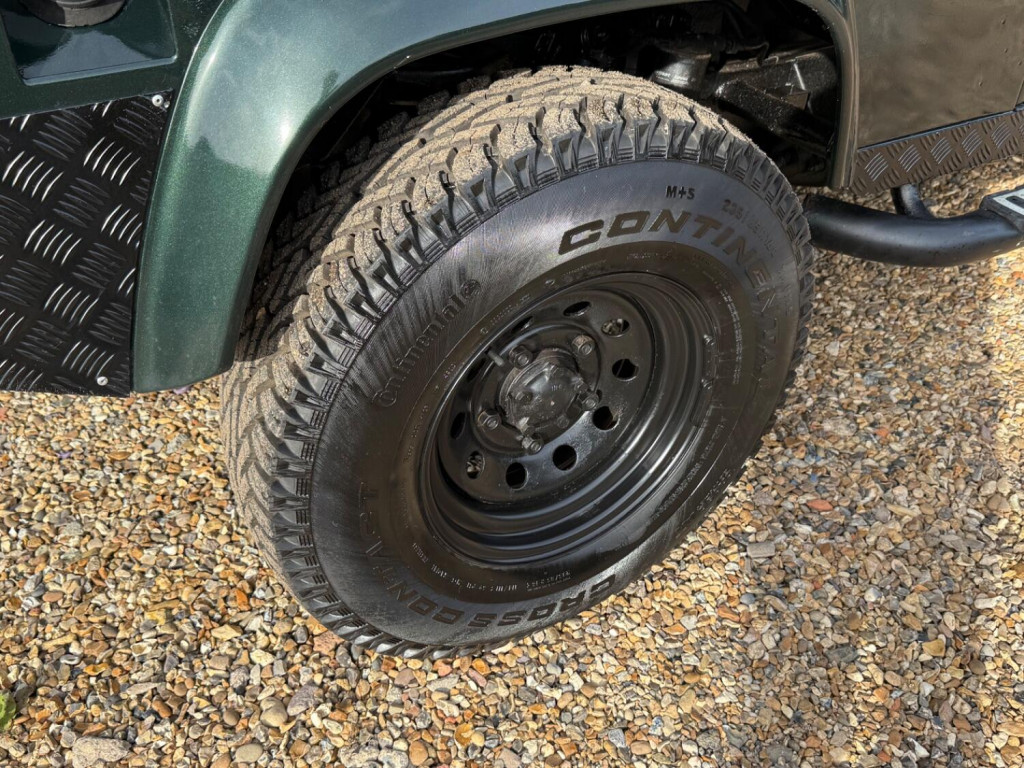 LAND ROVER DEFENDER 90