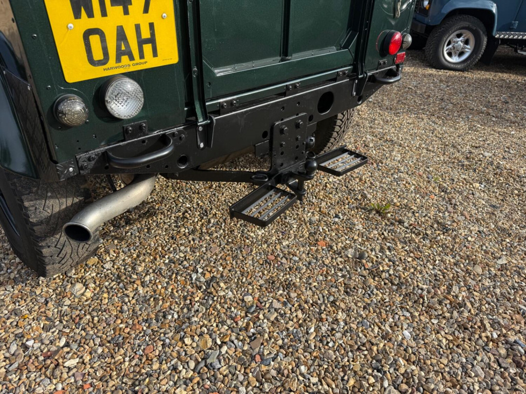 LAND ROVER DEFENDER 90
