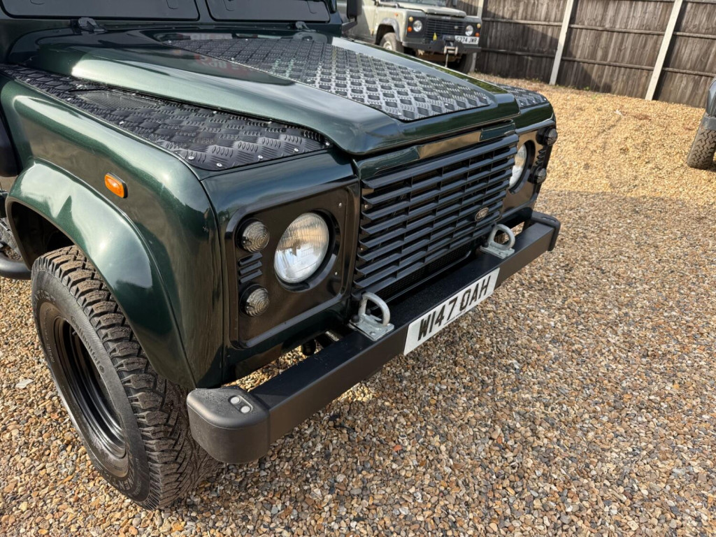 LAND ROVER DEFENDER 90