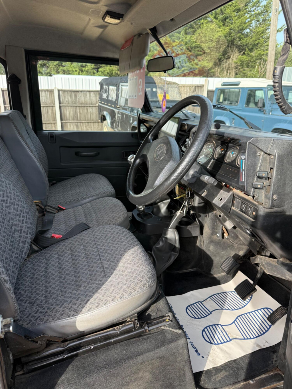 LAND ROVER DEFENDER 90