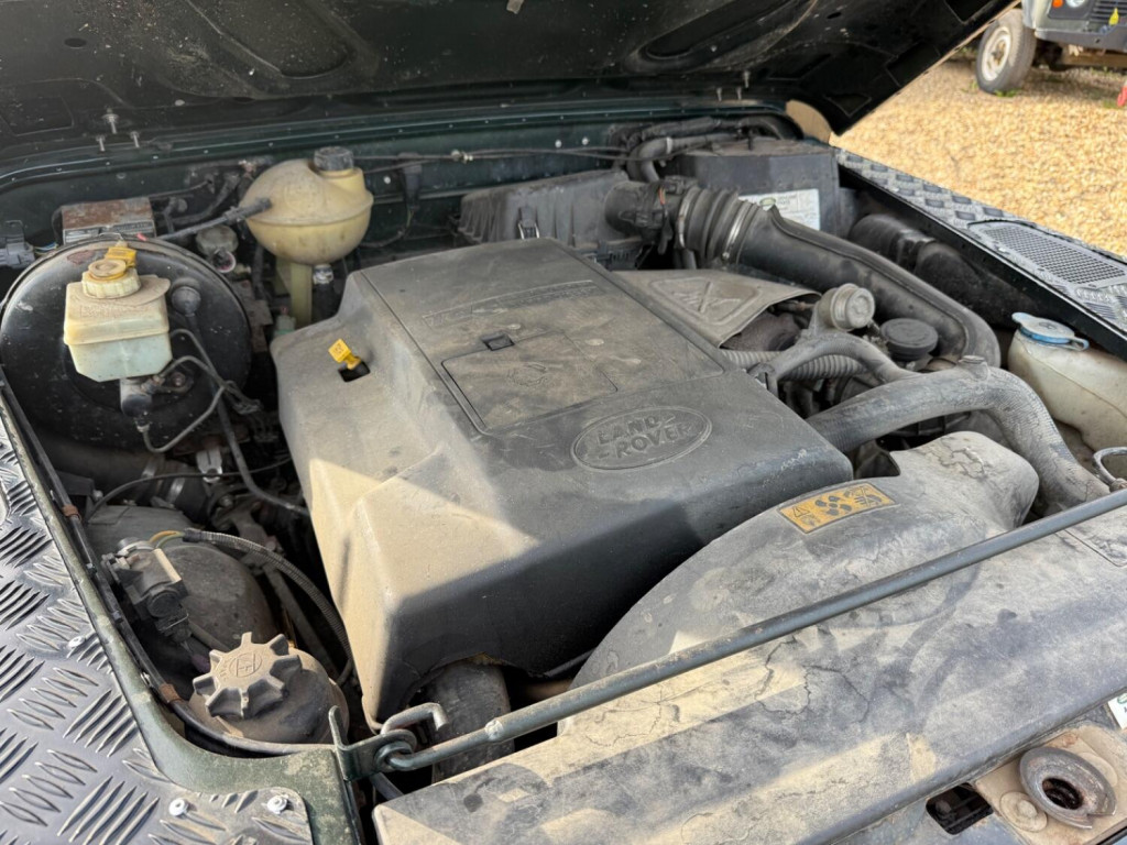 LAND ROVER DEFENDER 90