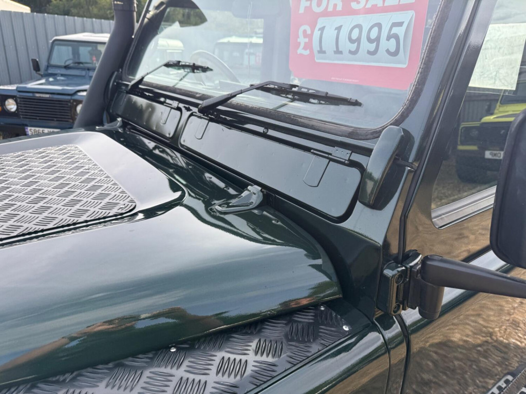 LAND ROVER DEFENDER 90
