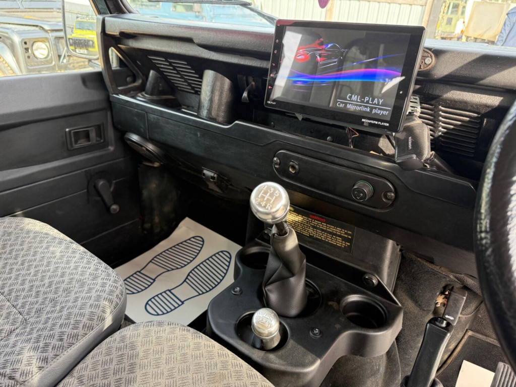 LAND ROVER DEFENDER 90