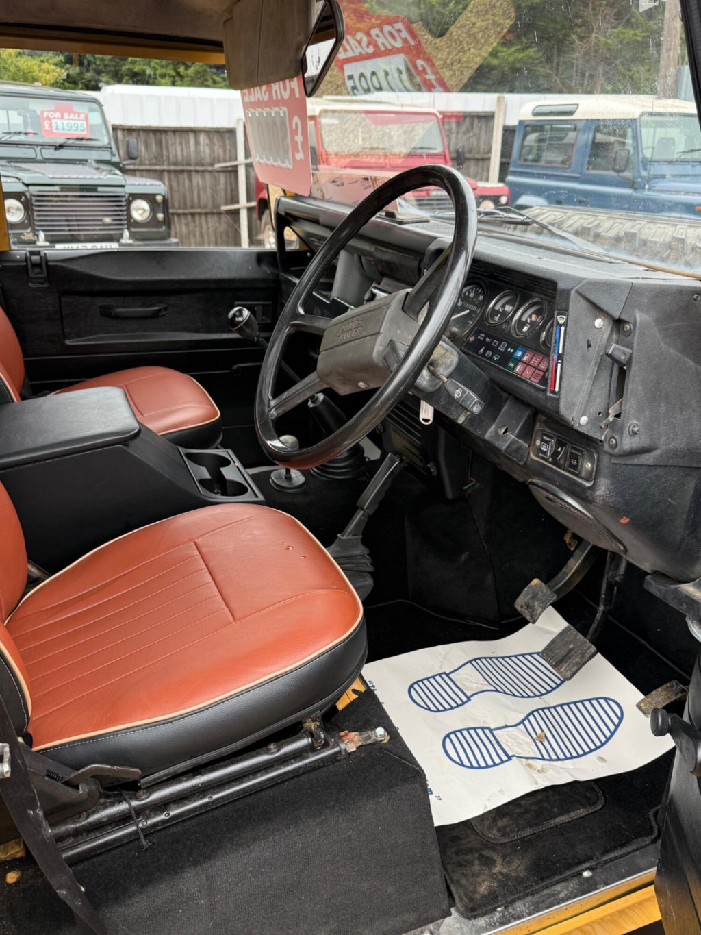 LAND ROVER DEFENDER 110