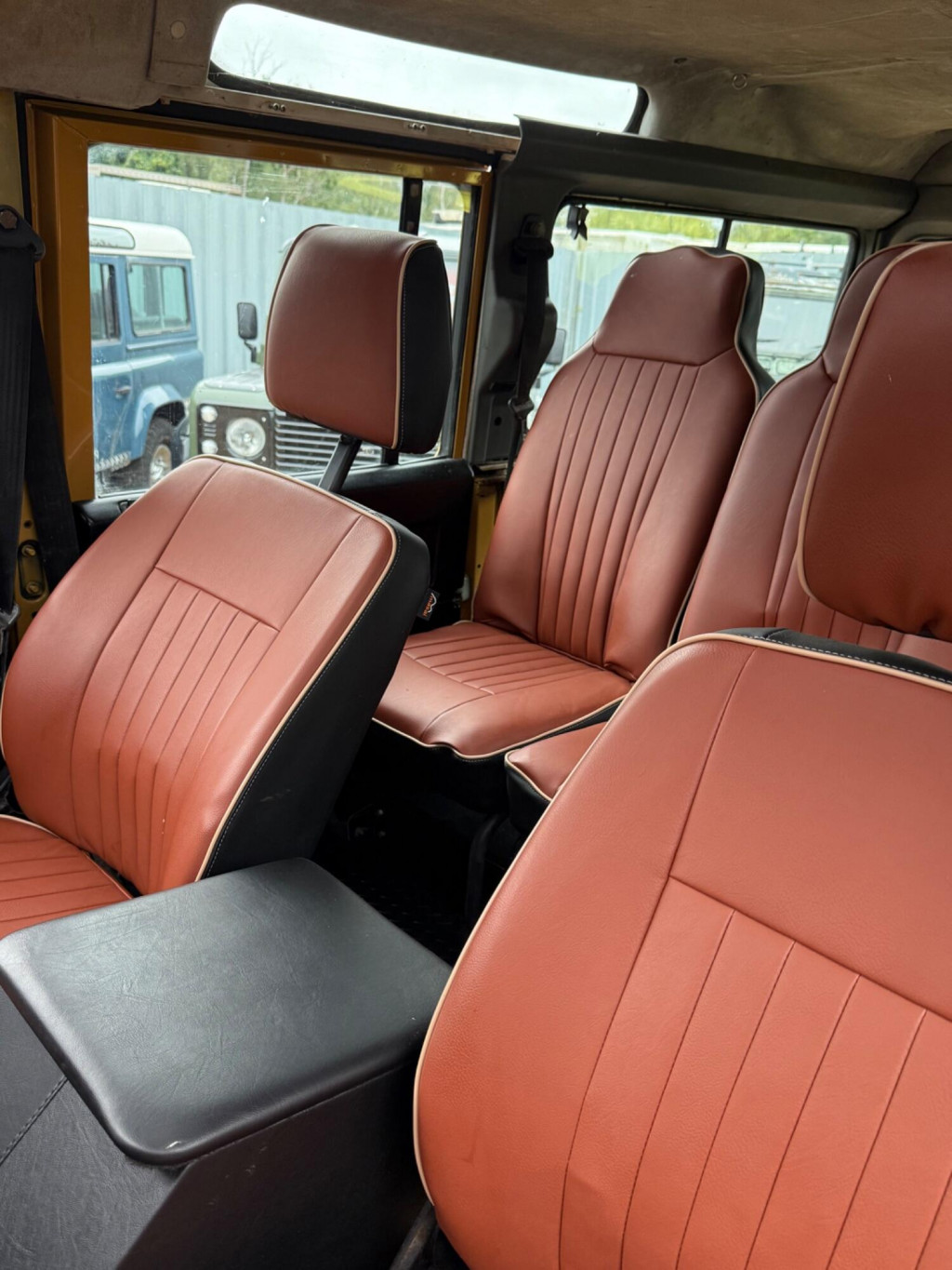 LAND ROVER DEFENDER 110