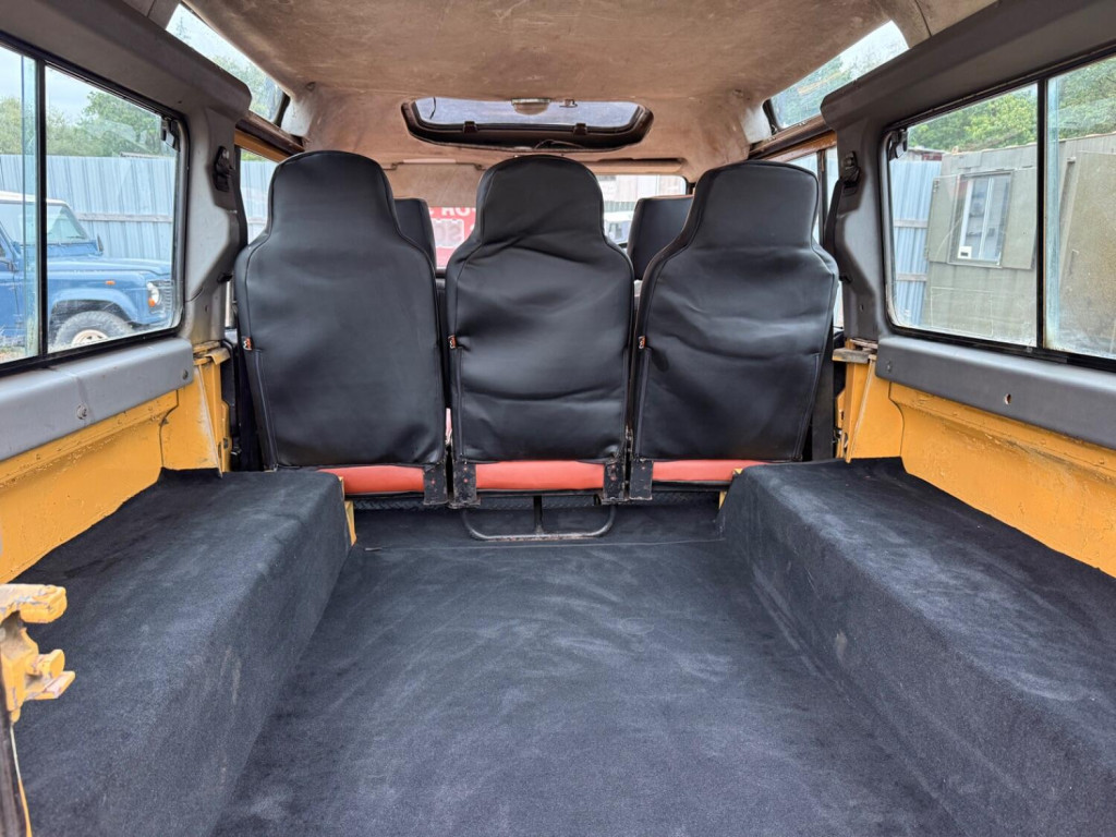 LAND ROVER DEFENDER 110