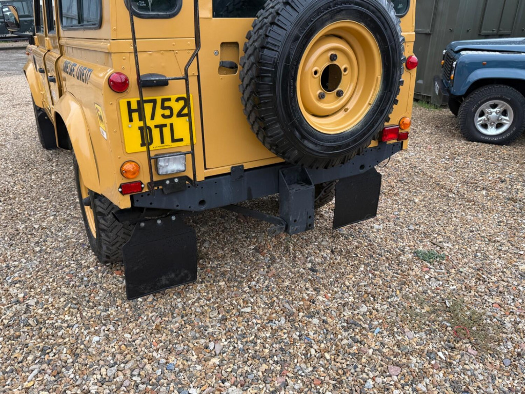 LAND ROVER DEFENDER 110