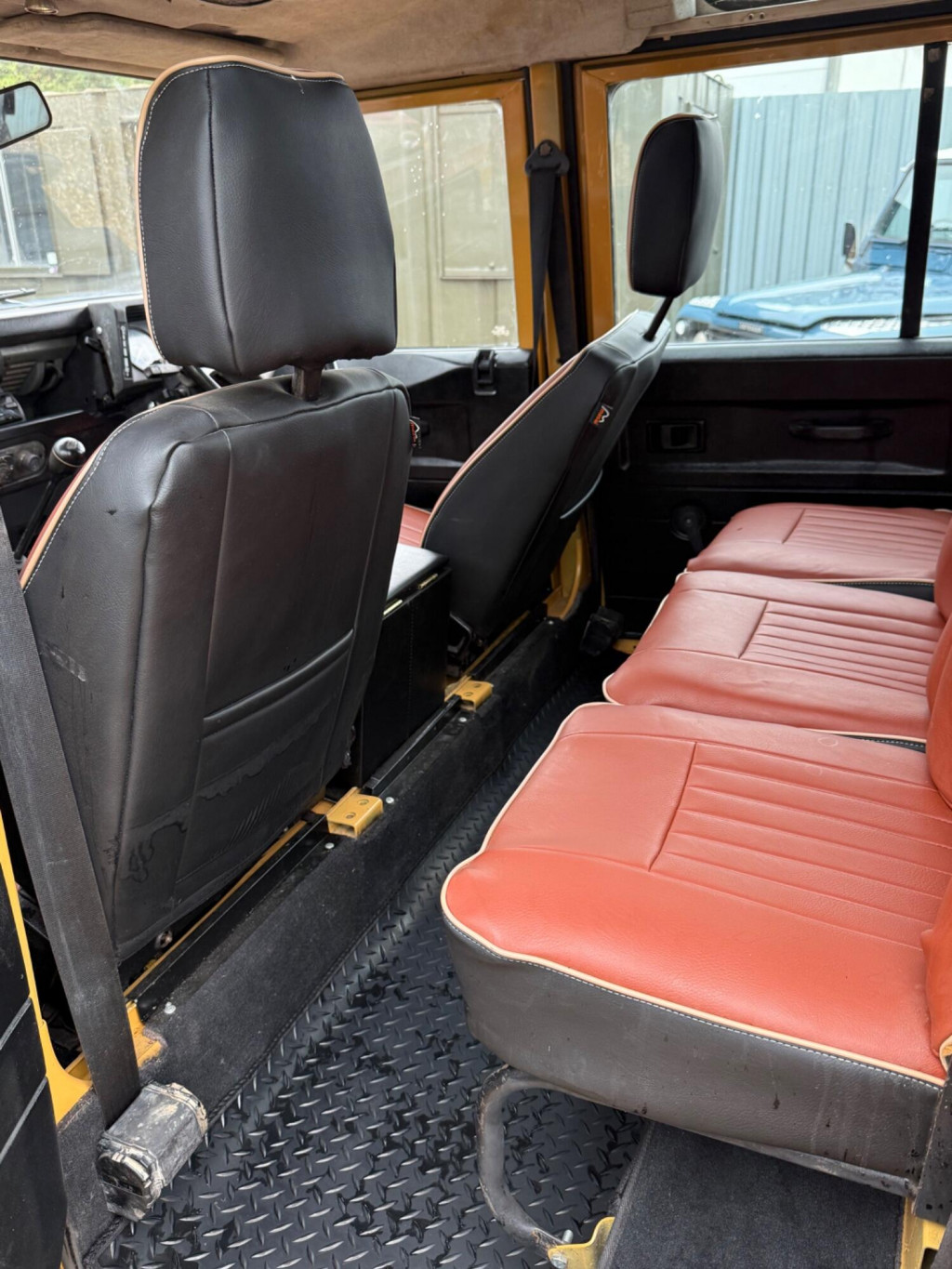 LAND ROVER DEFENDER 110