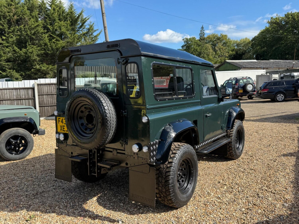 LAND ROVER DEFENDER 90