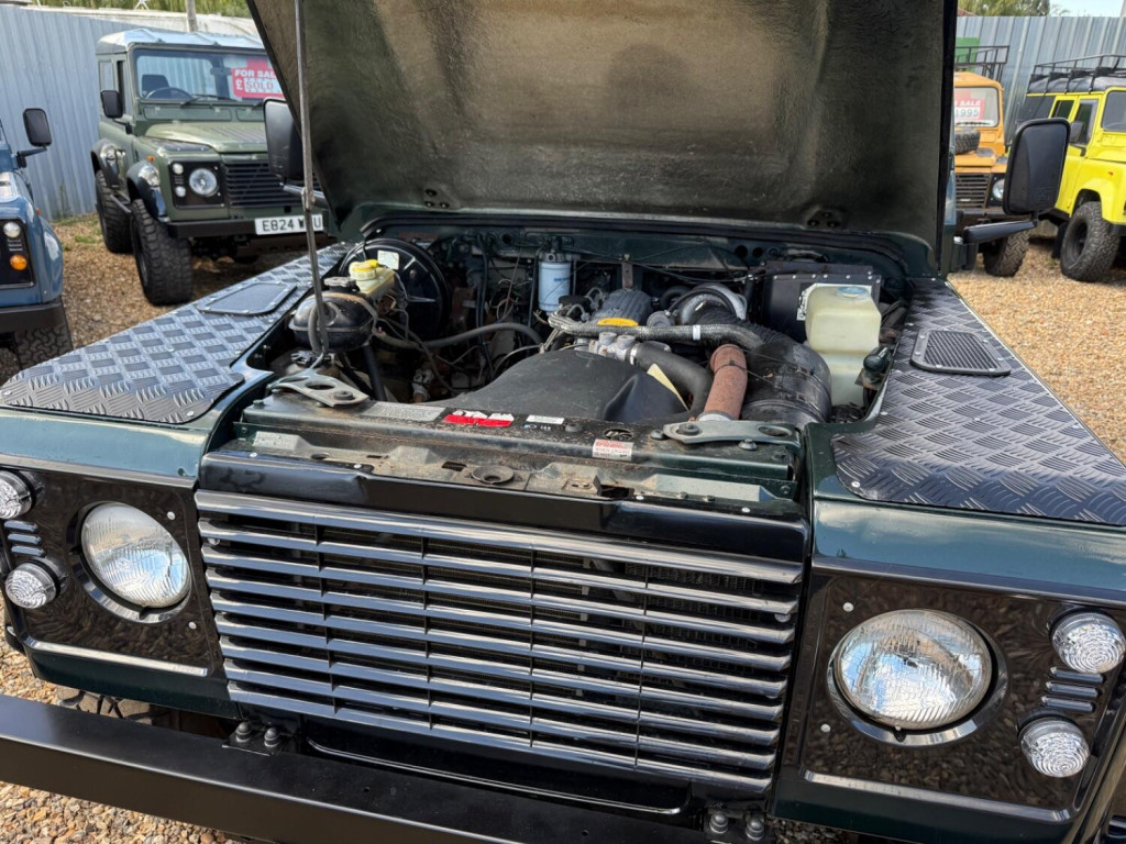 LAND ROVER DEFENDER 90