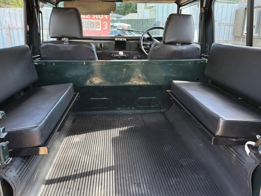 LAND ROVER DEFENDER 90