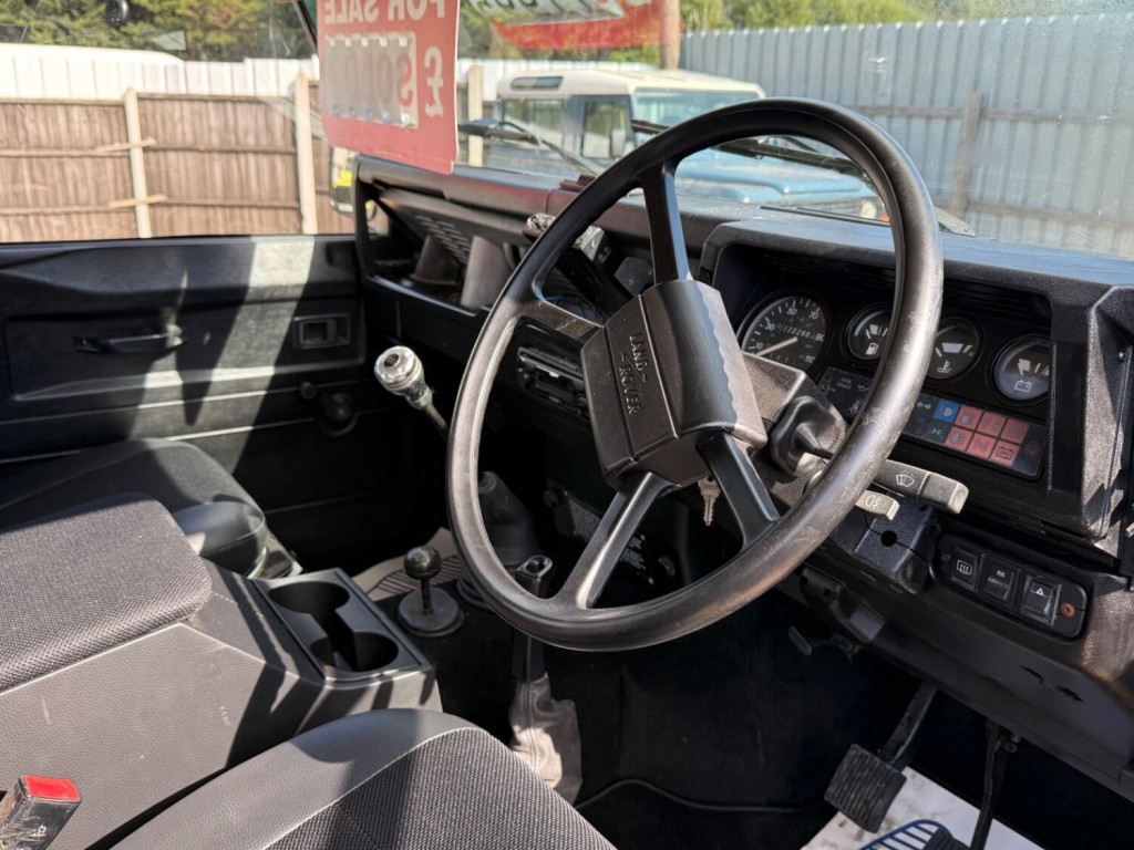 LAND ROVER DEFENDER 90