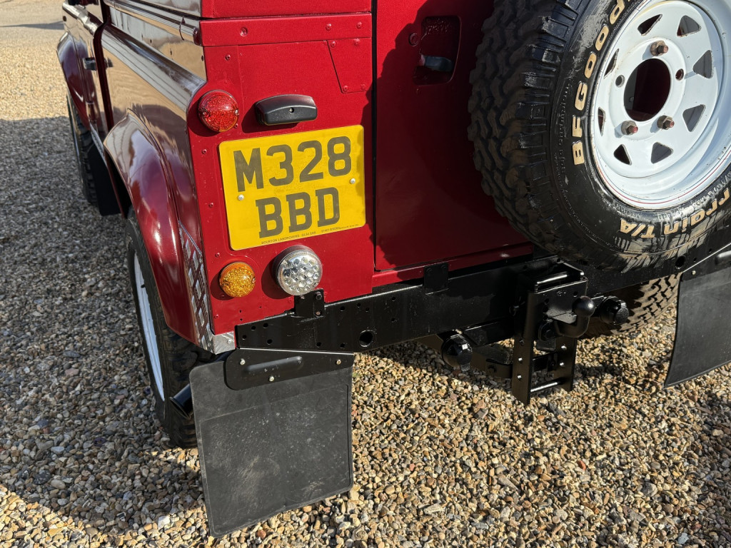 LAND ROVER DEFENDER 90