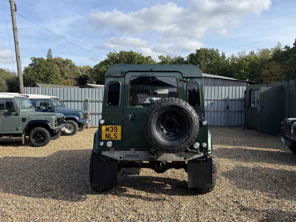 LAND ROVER DEFENDER 90
