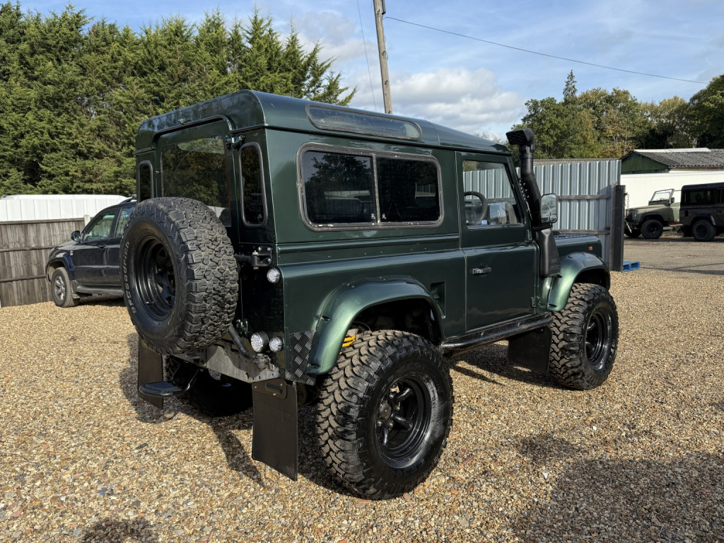 LAND ROVER DEFENDER 90