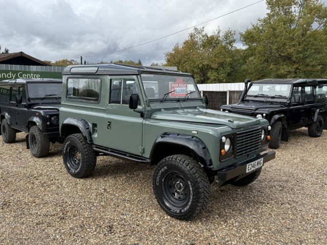LAND ROVER DEFENDER 90