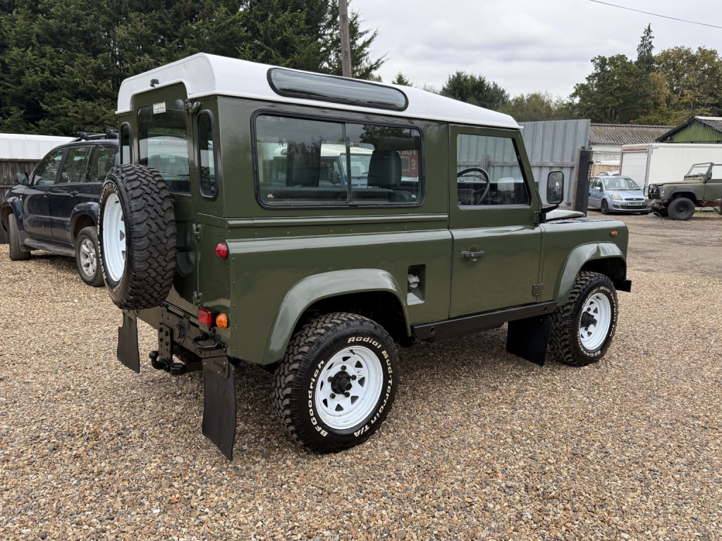 LAND ROVER DEFENDER 90