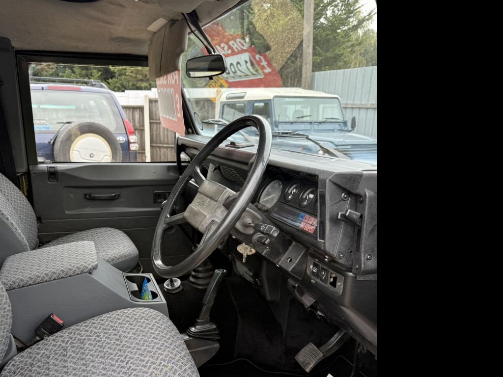 LAND ROVER DEFENDER 90
