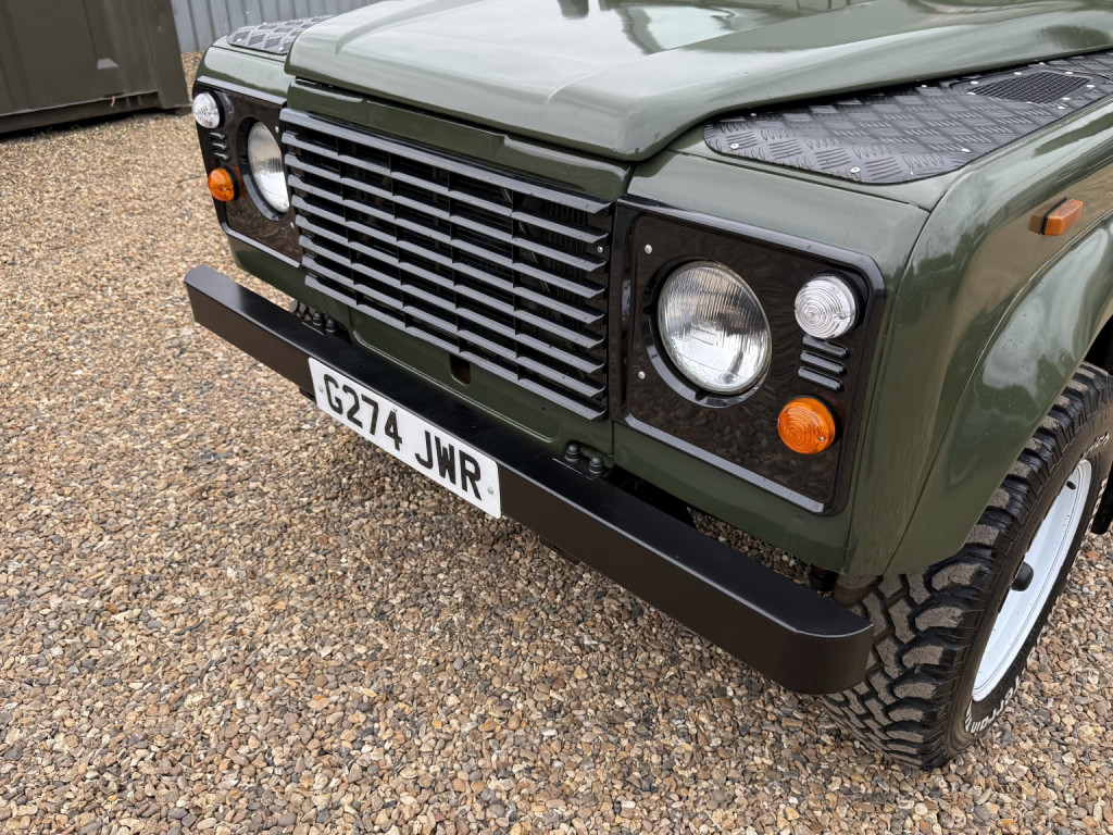 LAND ROVER DEFENDER 90