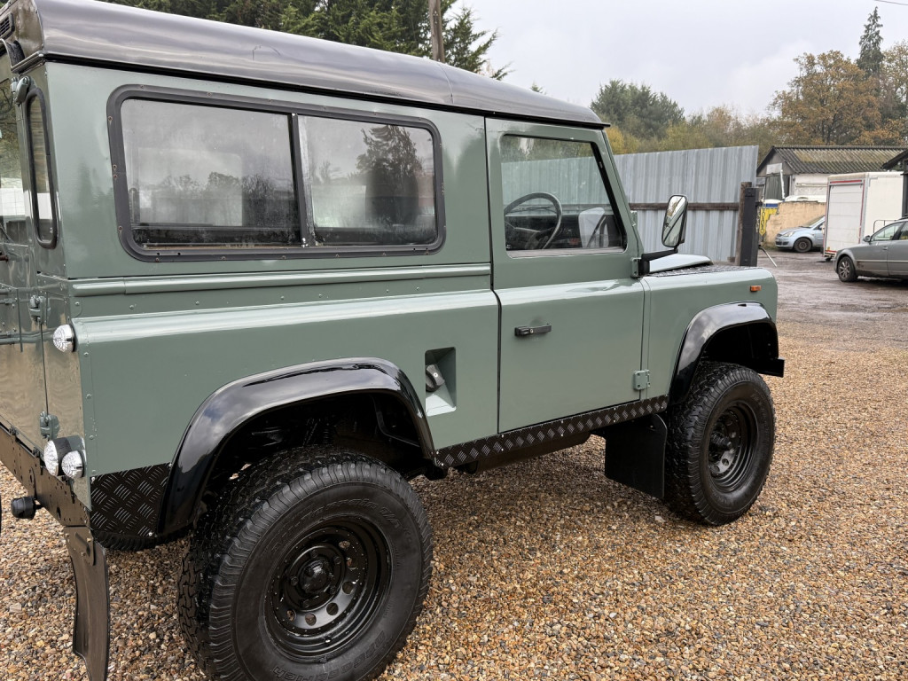 LAND ROVER DEFENDER 90