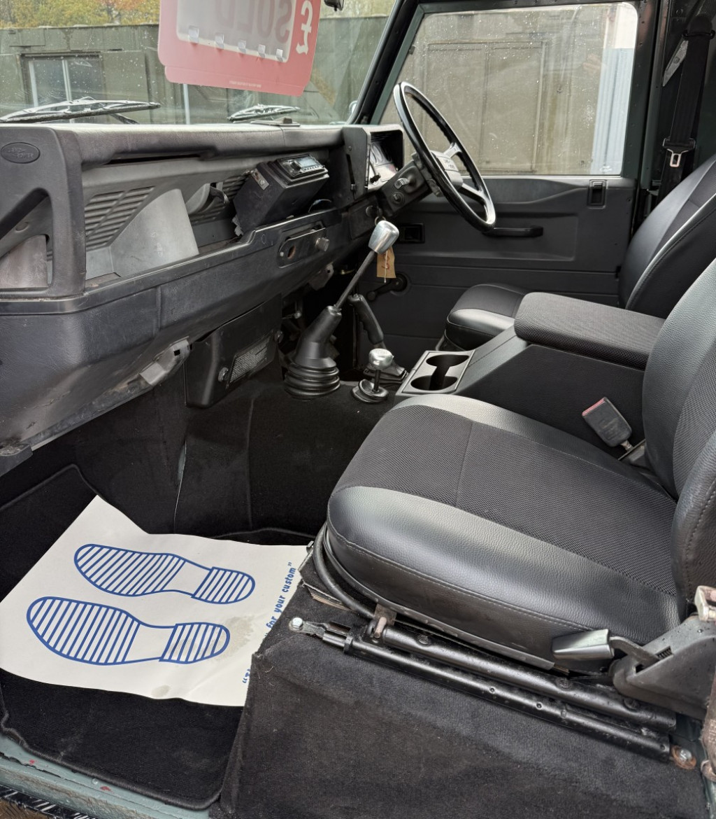 LAND ROVER DEFENDER 90