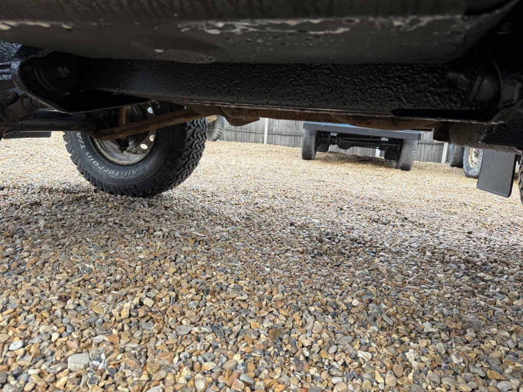 LAND ROVER DEFENDER 90