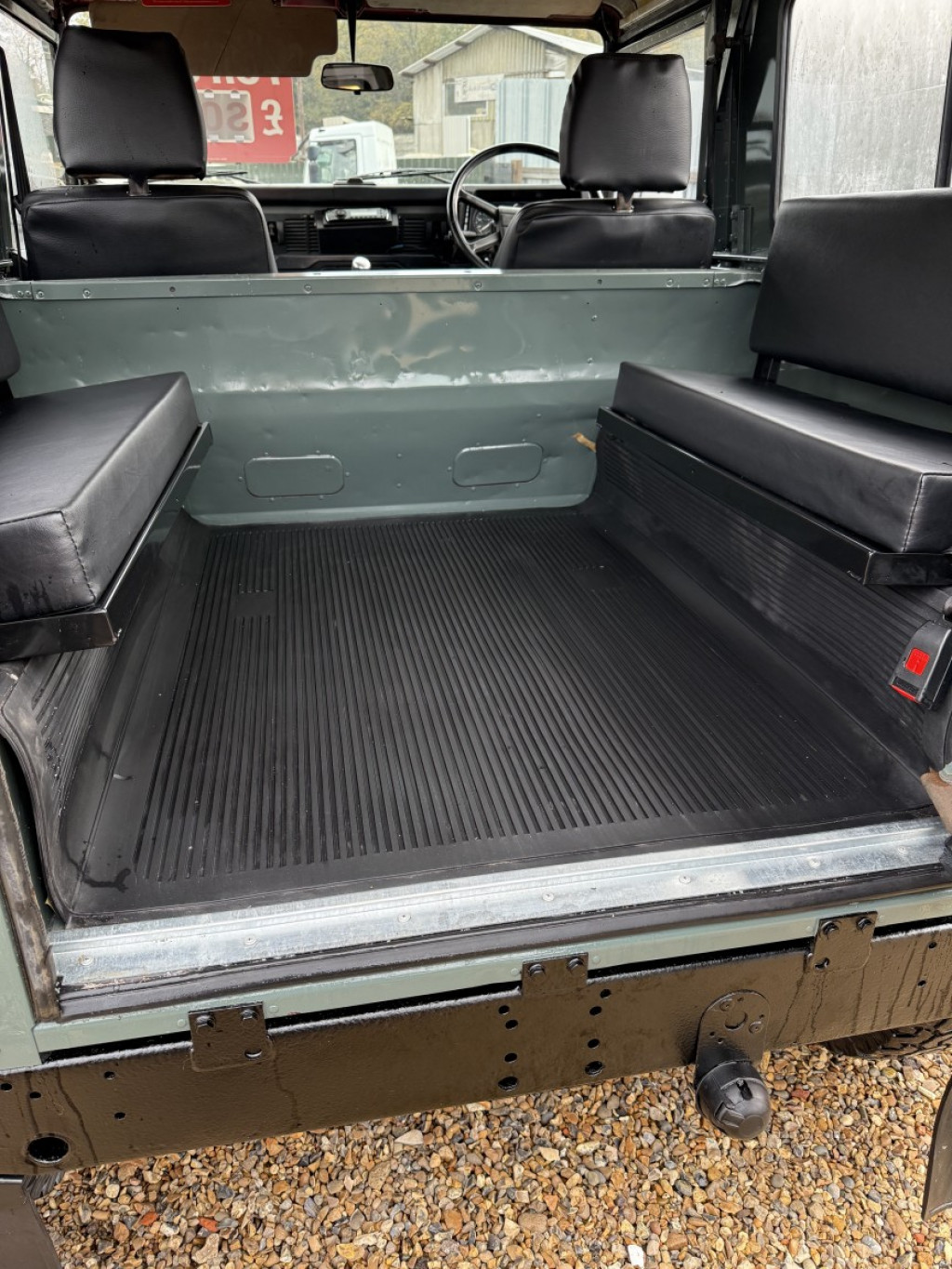 LAND ROVER DEFENDER 90