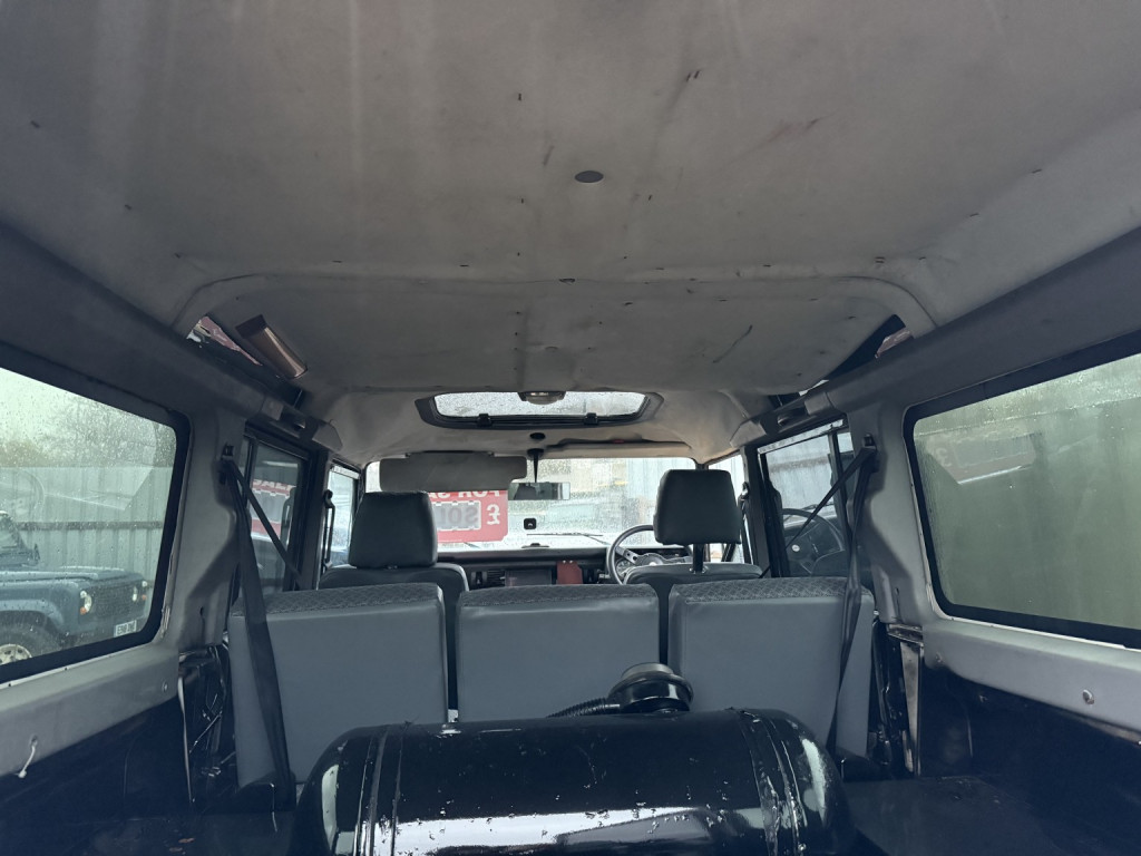 LAND ROVER DEFENDER 110