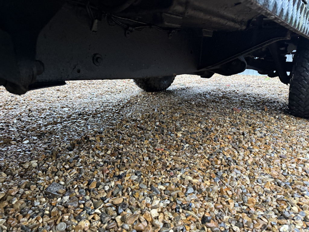 LAND ROVER DEFENDER 110