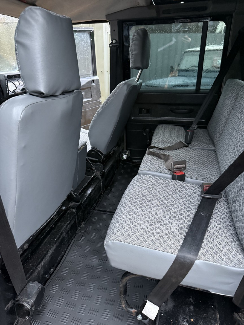 LAND ROVER DEFENDER 110